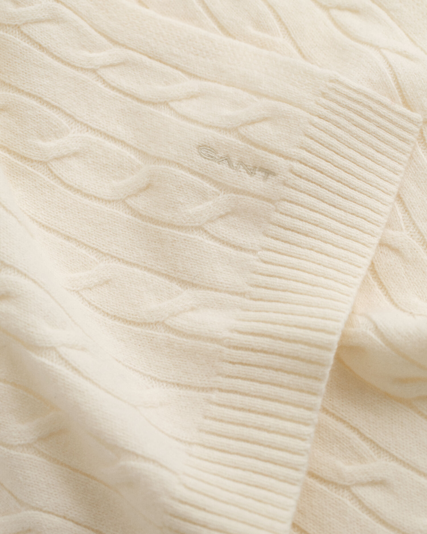 Kabelgebreide wollen sjaal