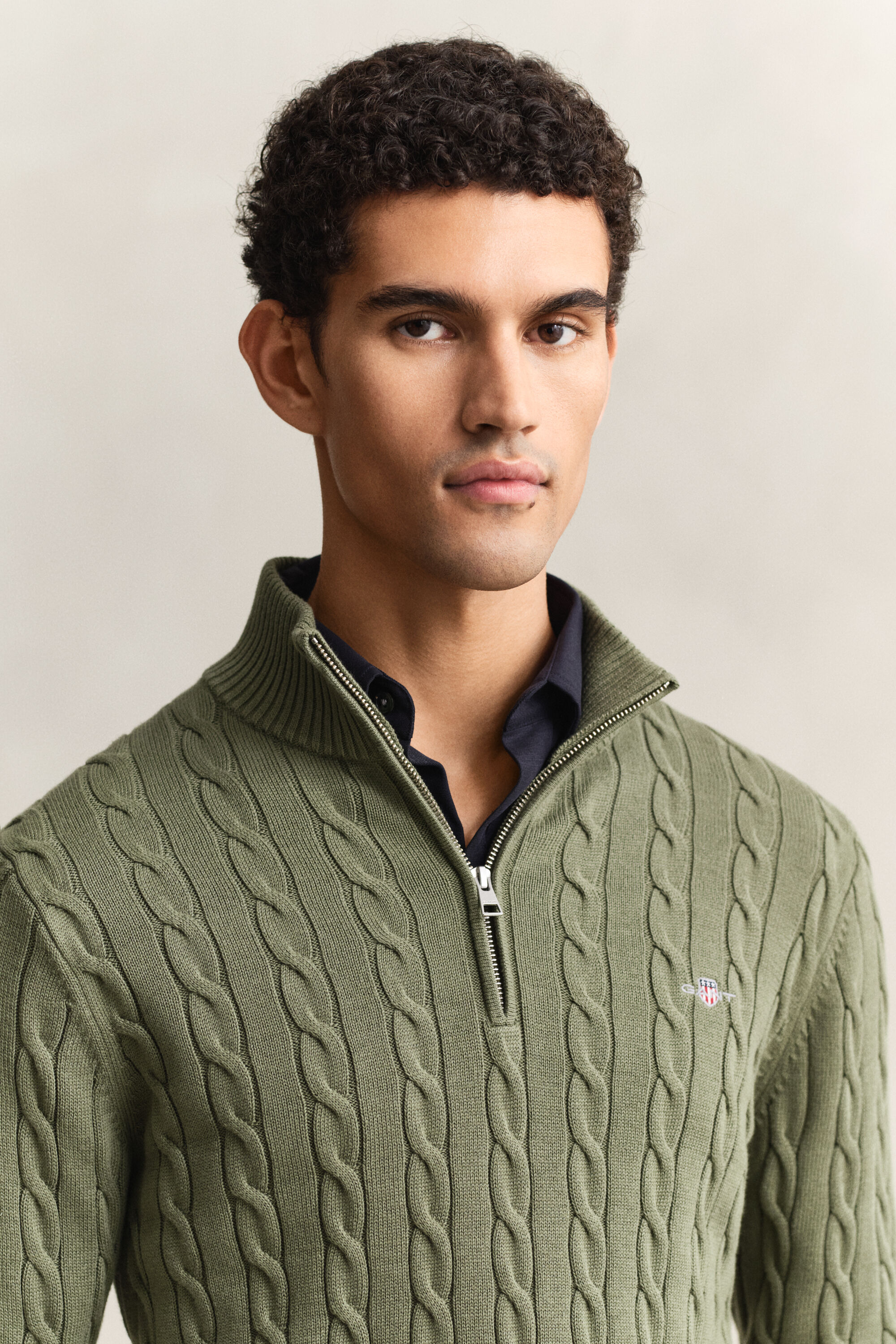 Kabelgebreide trui met korte rit van katoen