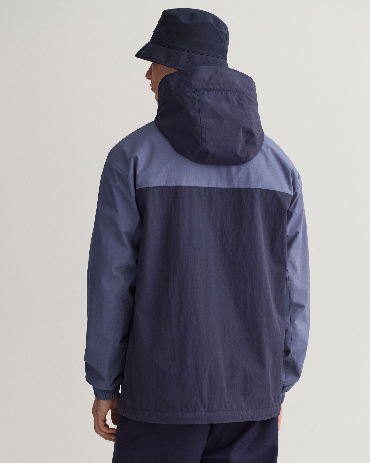 Jack met capuchon met kleurblokken