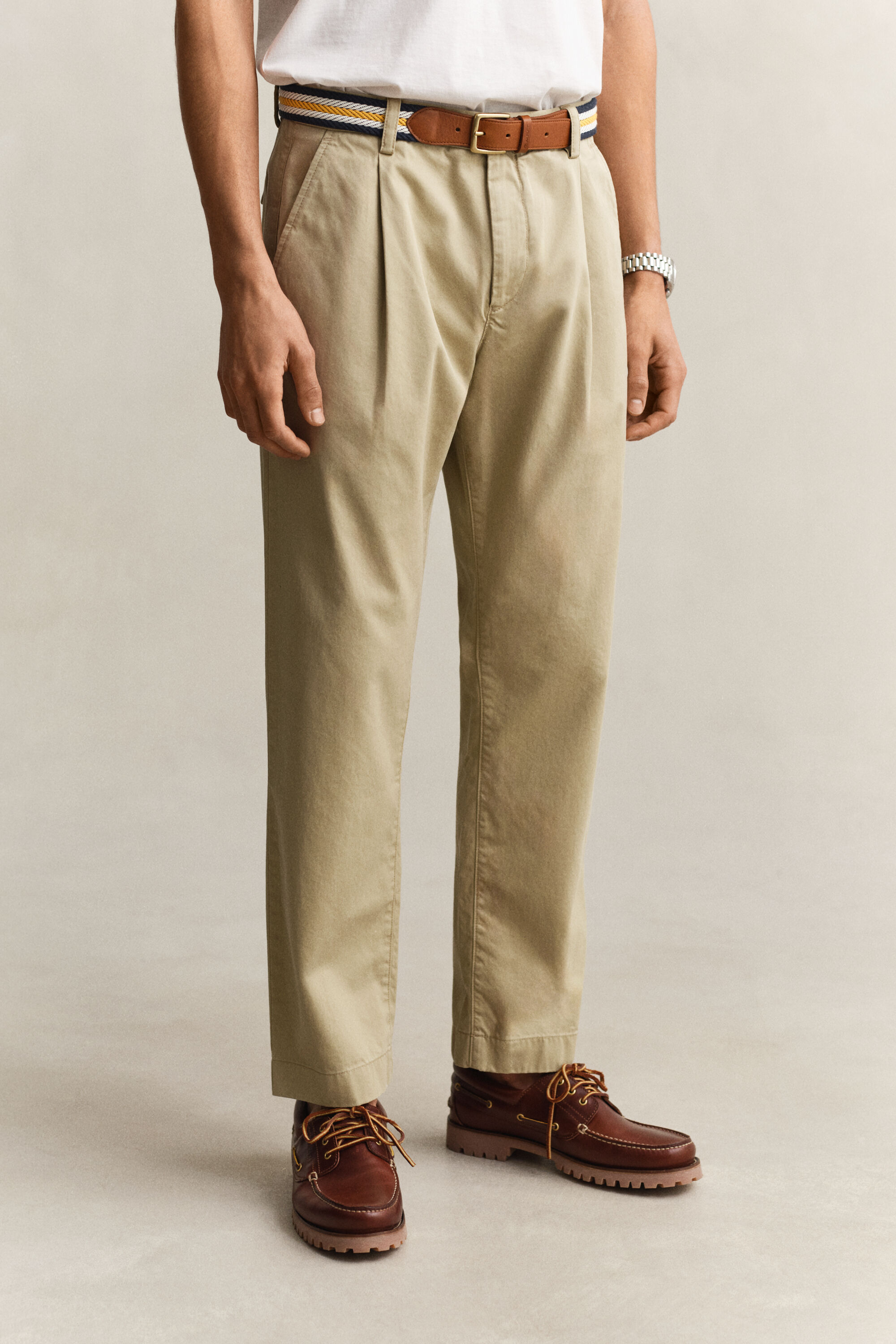 Pantalon chino coupe regular en sergé de coton