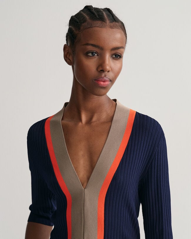 Haut col V c&ocirc;tel&eacute;