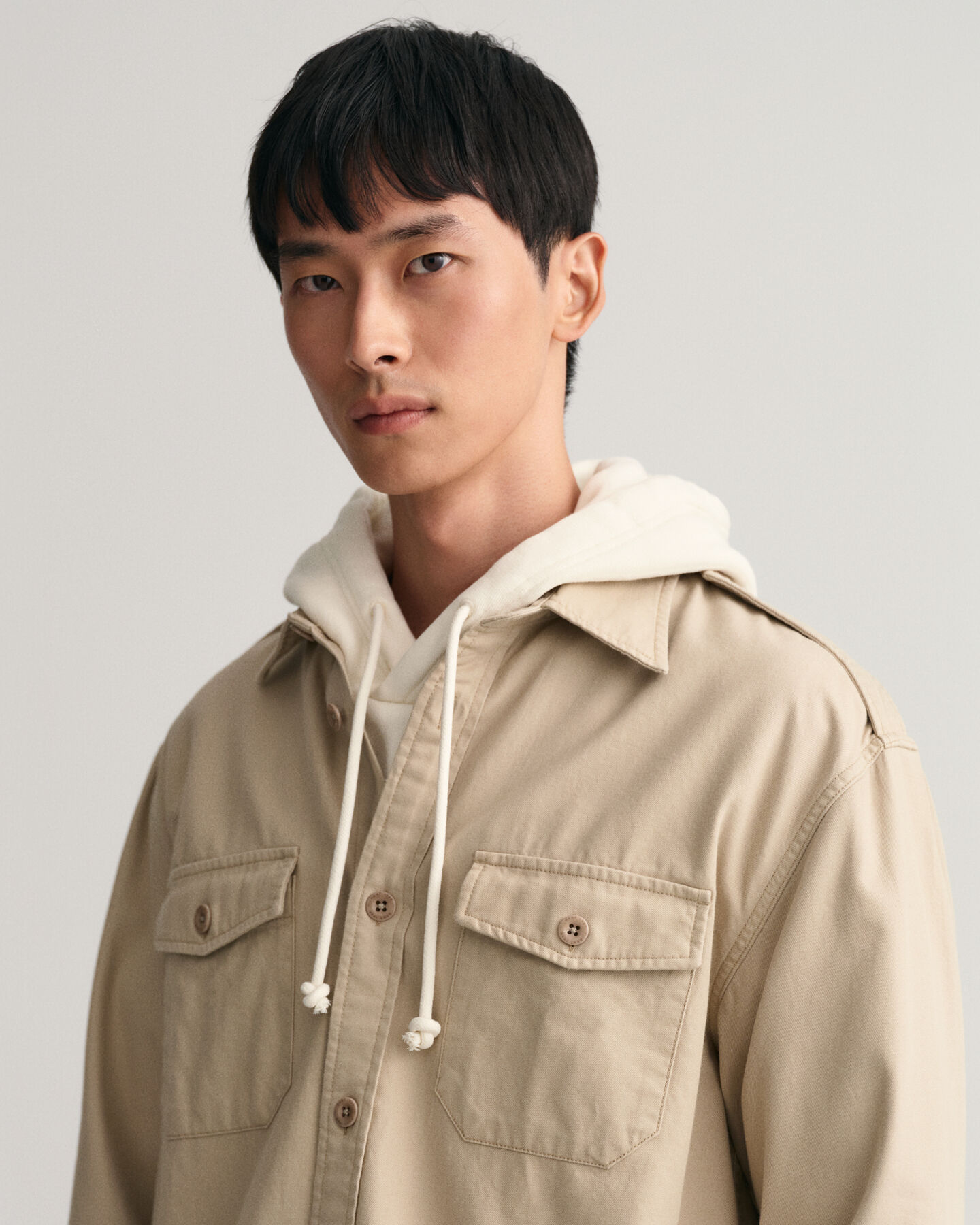 Chemise relaxed fit en serg&eacute; Solid