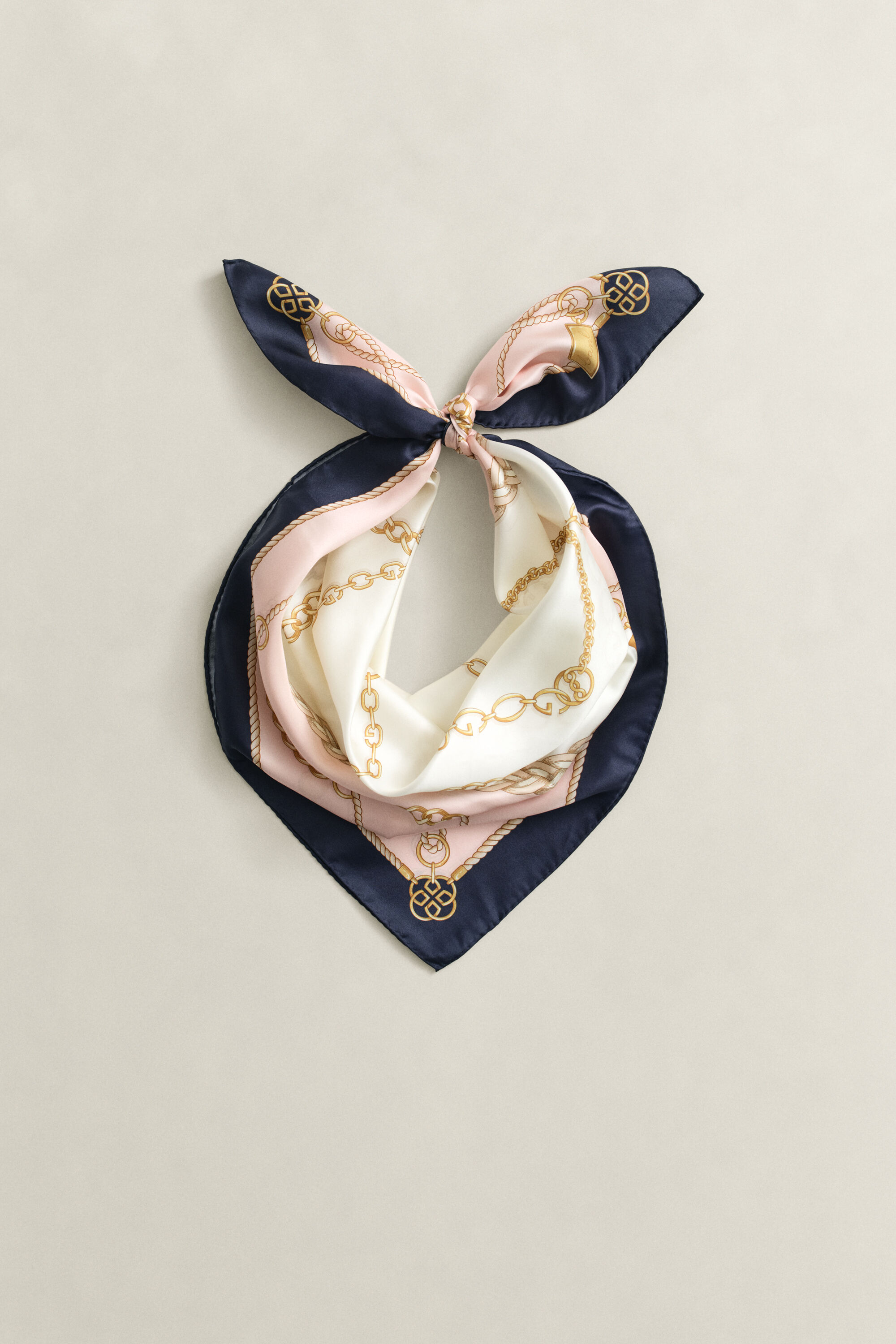 Foulard en soie à motif chaîne