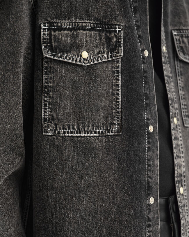 Chemise ultra-ample en denim au d&eacute;lavage prononc&eacute;