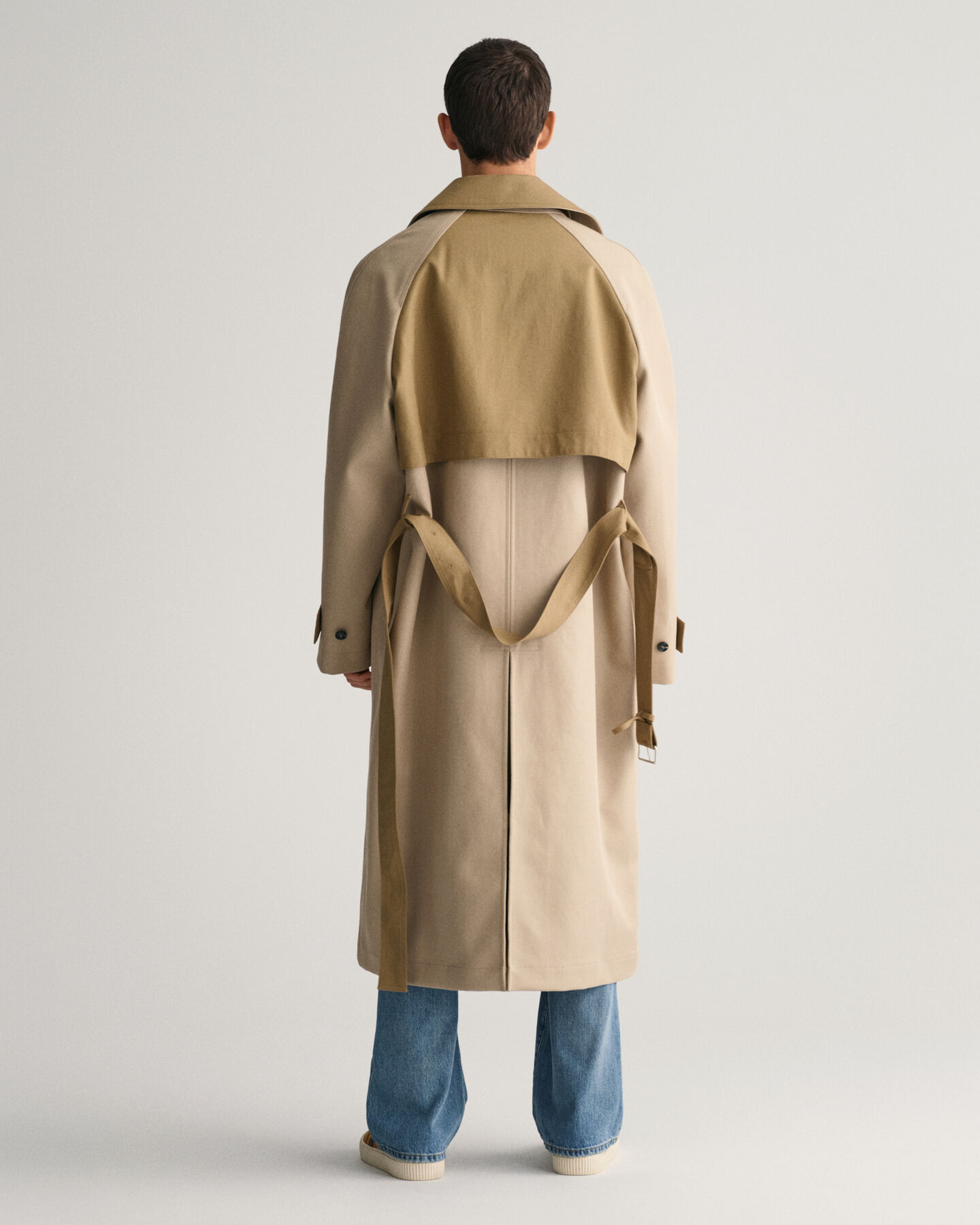 Trench-coat à coutures fixées