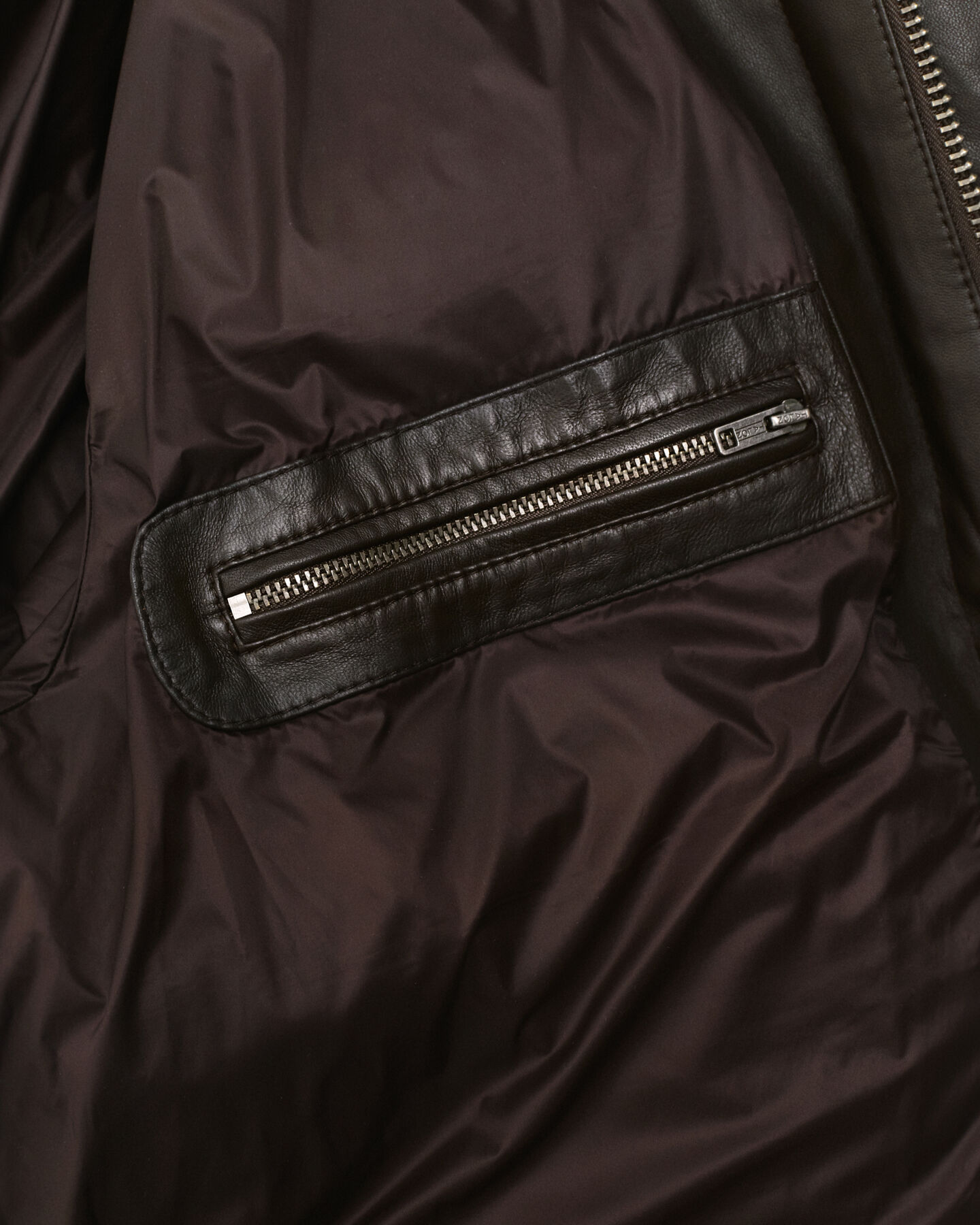 Doudoune en cuir et duvet d'oie