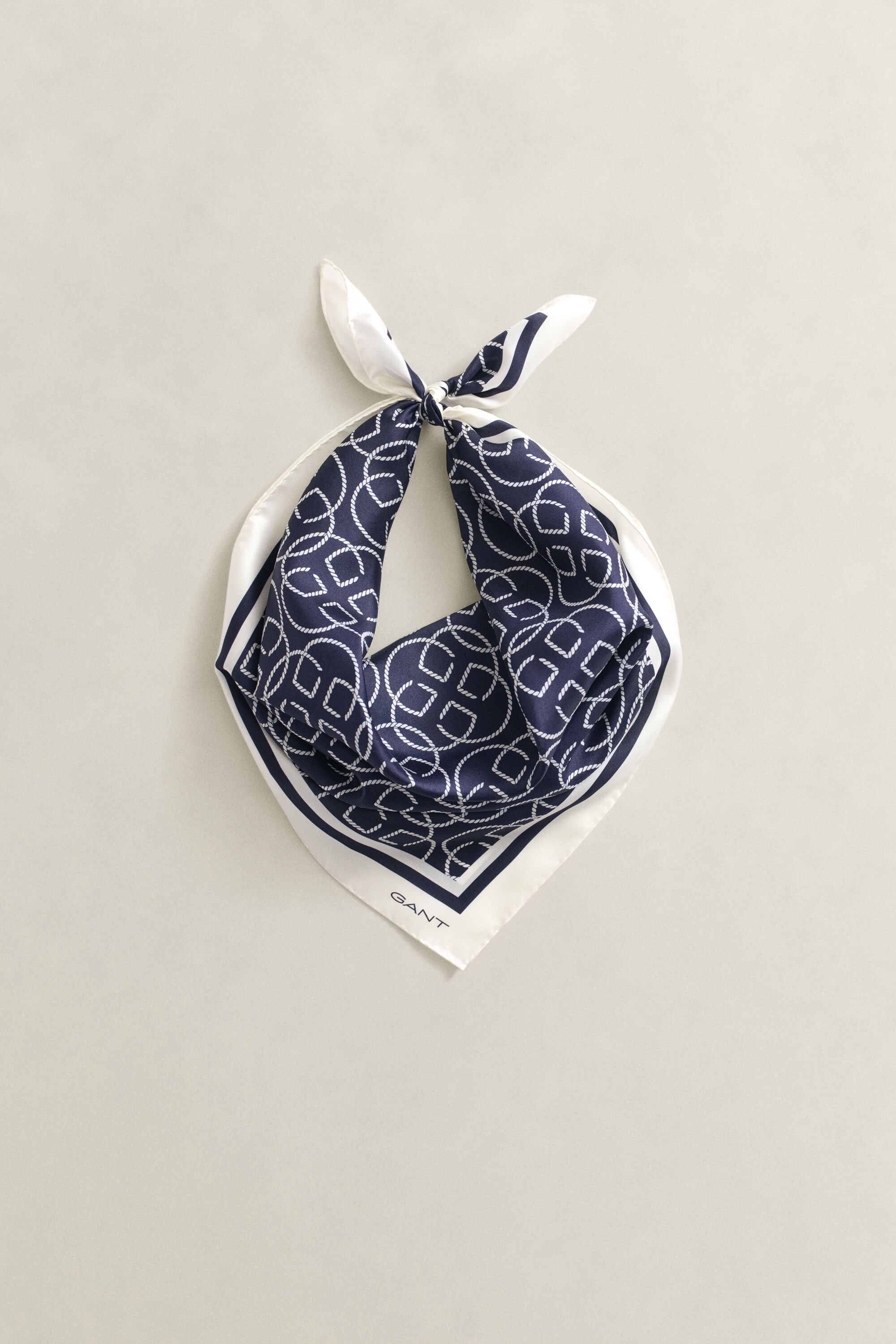 Foulard en soie avec monogramme