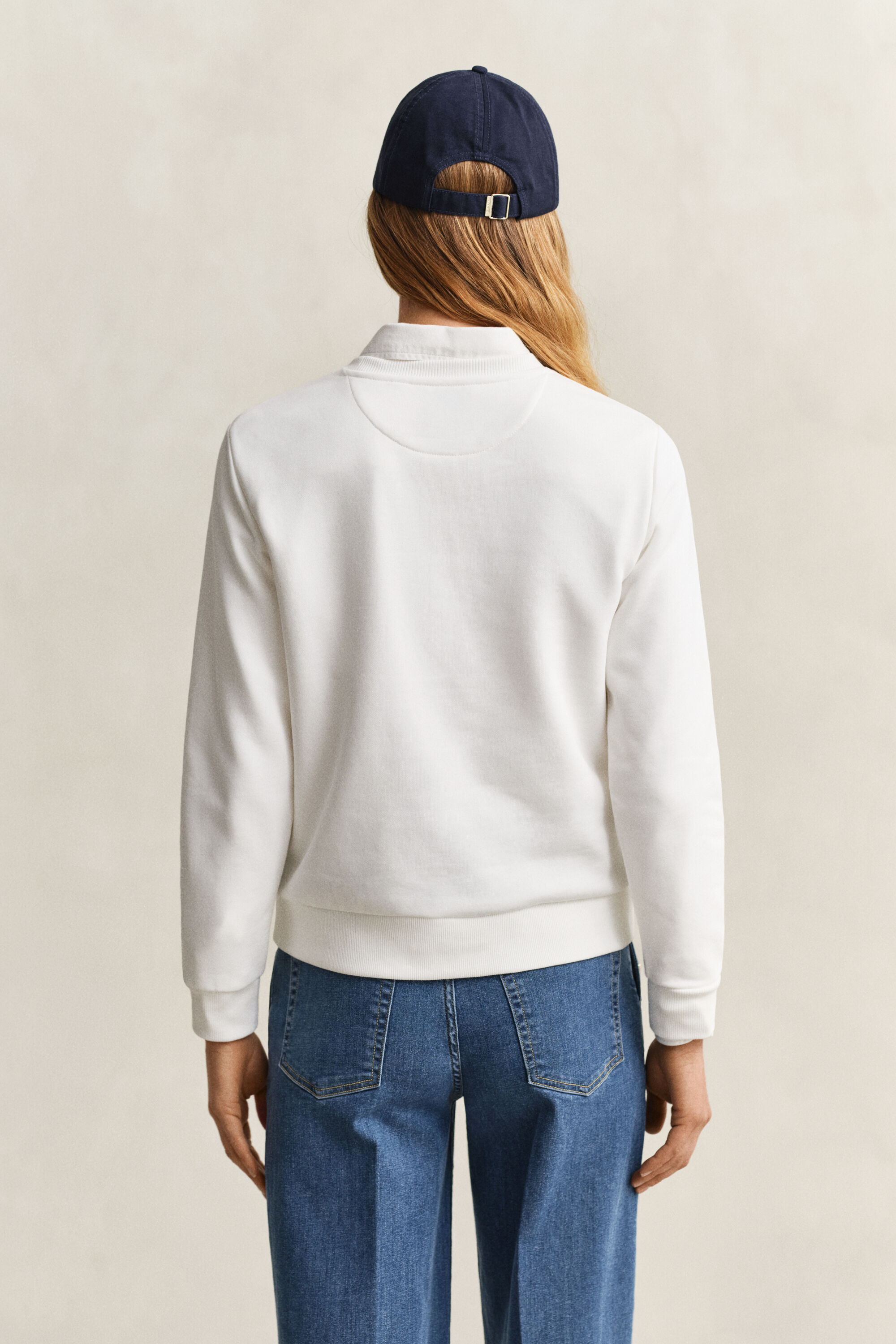 Sweat-shirt rond avec écusson ton sur ton