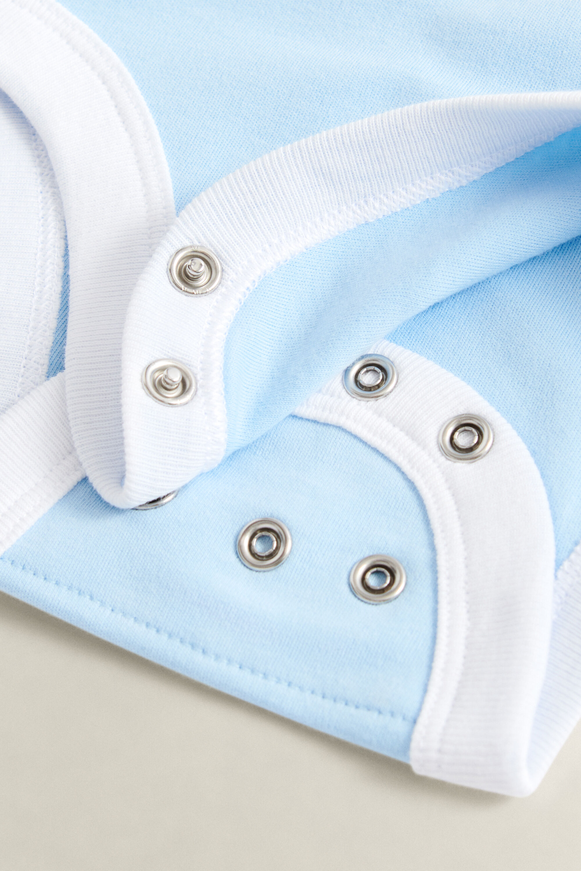 Baby rompertje met bijpassend mutsje